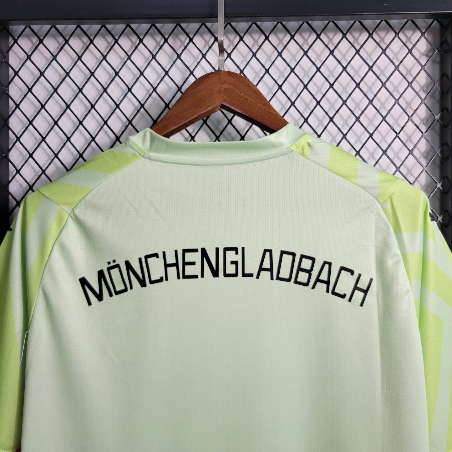 2023/2024 Borussia Mnchengladbach Goalkeeper Fluorescent Green Football Jersey 1:1 Thai Quality