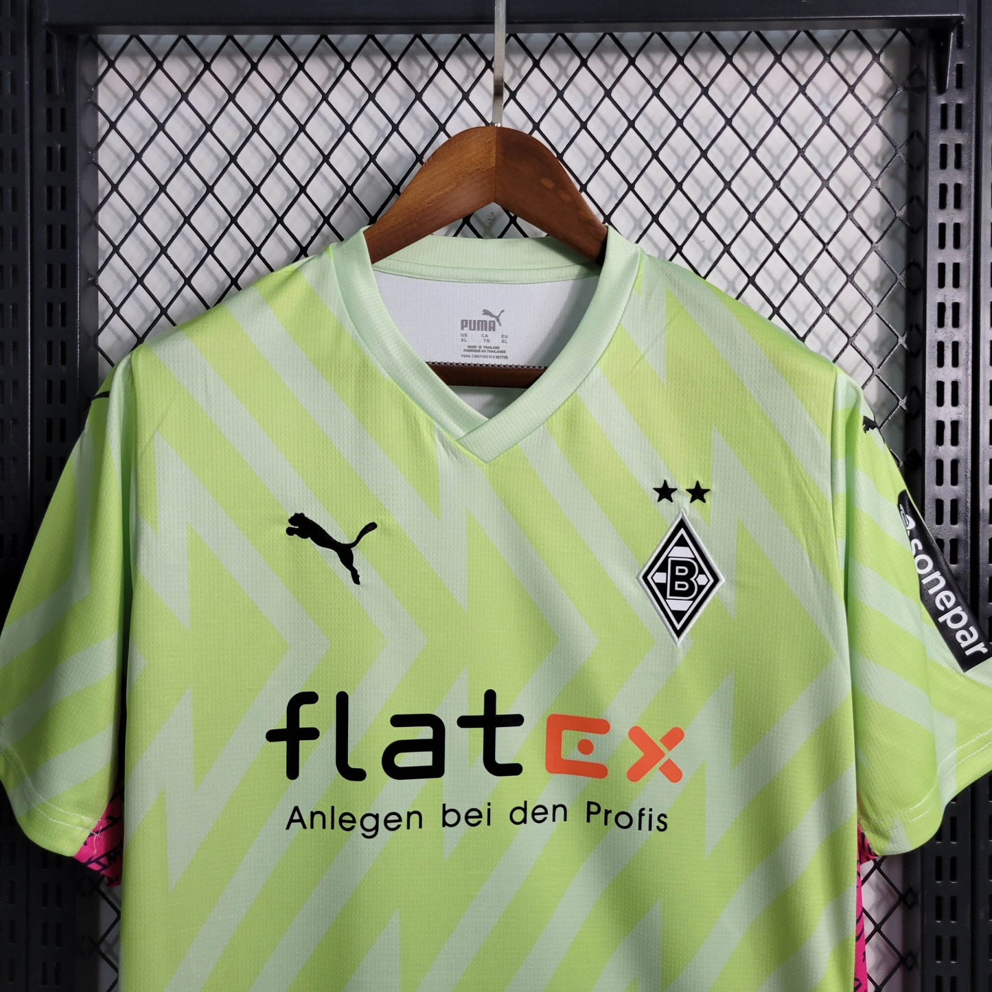 2023/2024 Borussia Mnchengladbach Goalkeeper Fluorescent Green Football Jersey 1:1 Thai Quality