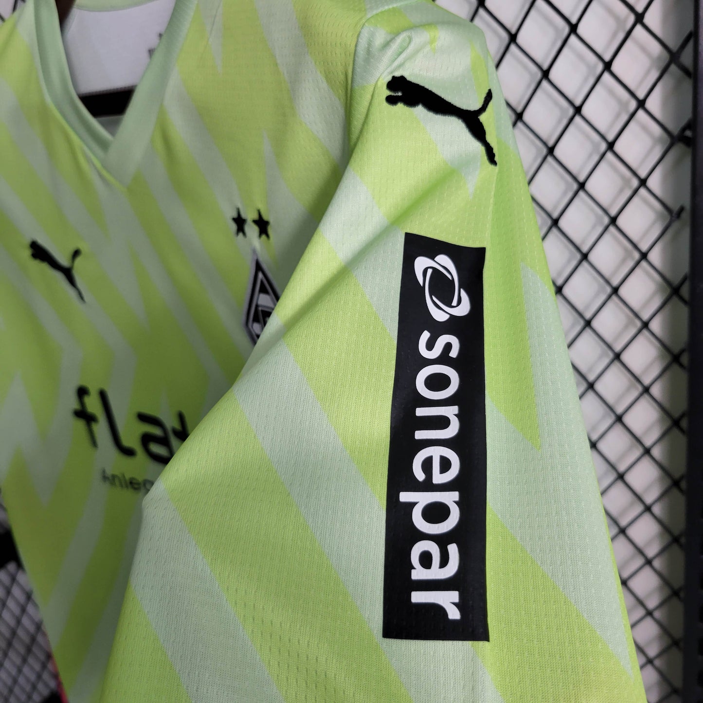 2023/2024 Borussia Mnchengladbach Goalkeeper Fluorescent Green Football Jersey 1:1 Thai Quality