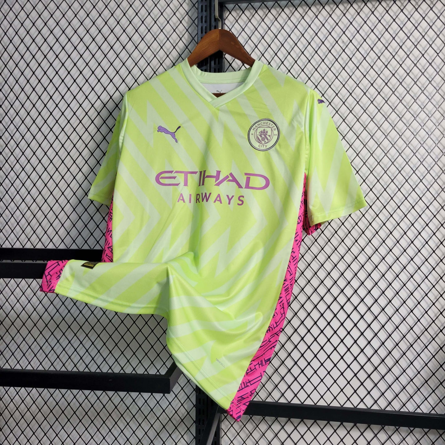 2023/2024 Manchester City Goalkeeper Fluorescent Green Football Shirt 1:1 Thai Quality