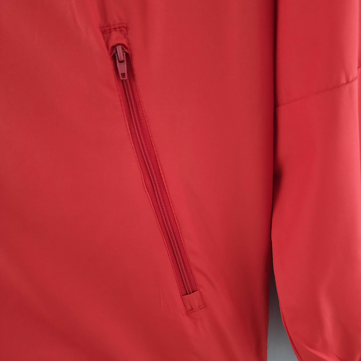 2022 Chile Windbreaker Red