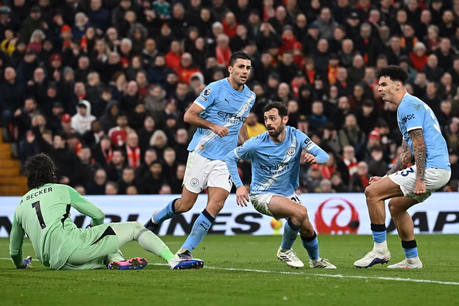Man City’s dramatic win over Liverpool keeps Premier League title race alive