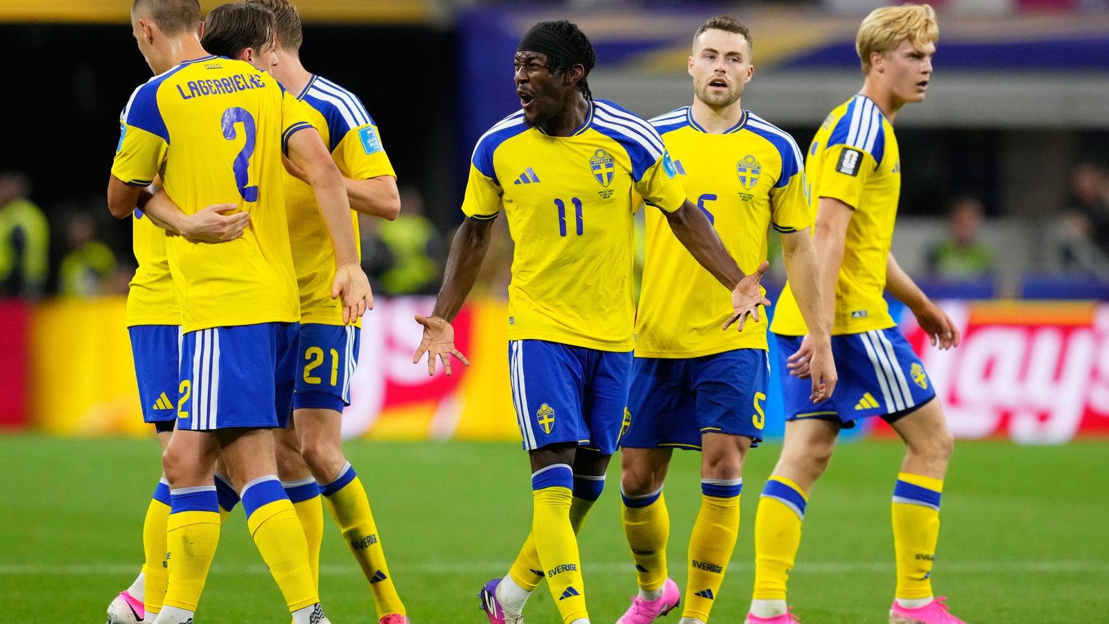 Japan and Sweden Advance to World Cup Knockouts Following 1-1 Draw