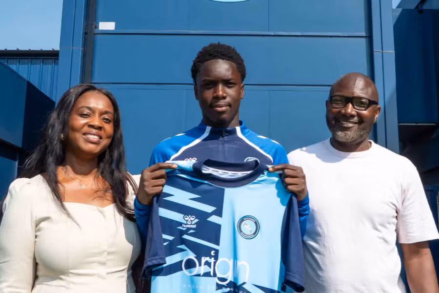 Wycombe hand prodigy Micah Olabiyi first pro contract