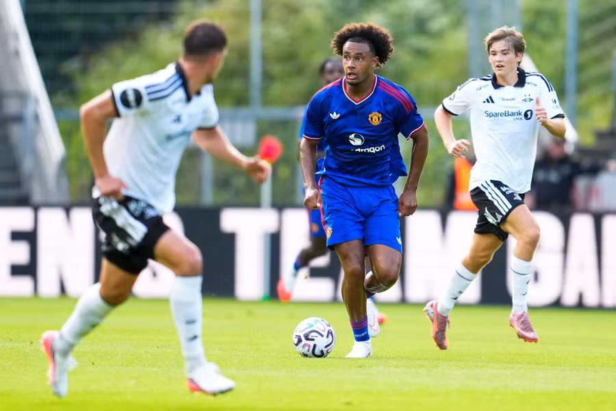 Juventus considering move for Man Utd’s Joshua Zirkzee